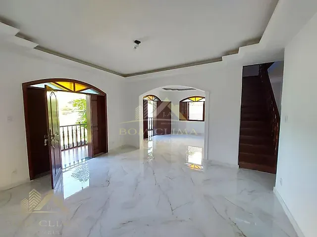 Casa 5 quartos e 3 banheiros, para alugar, no bairro Bom Clima em Juiz de Fora