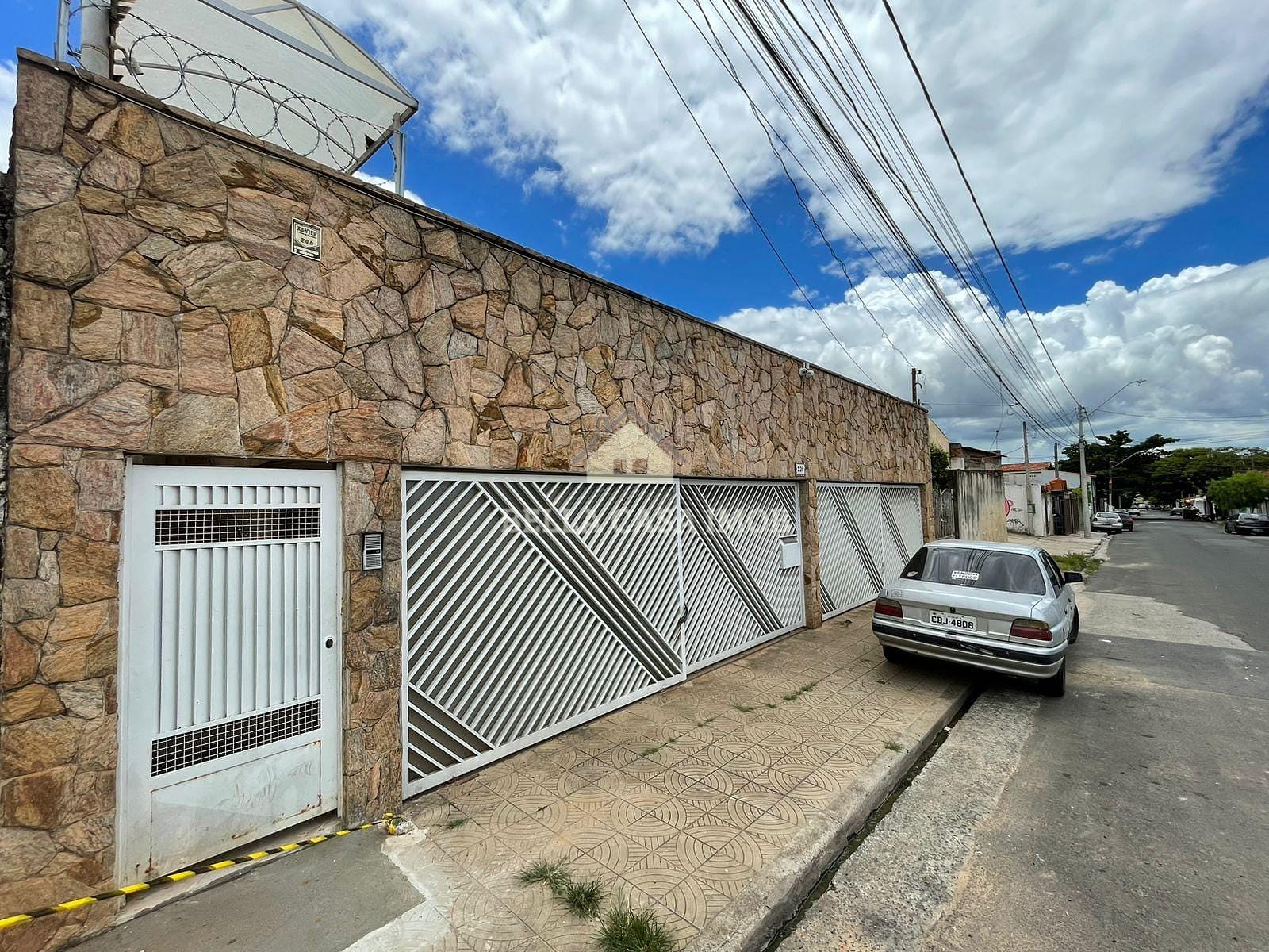Casa à venda com 3 quartos, 375m² - Foto 2