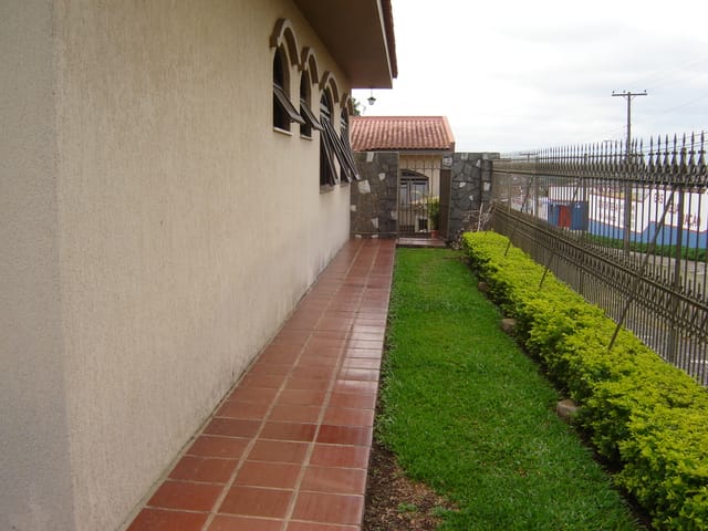 Casa com 495m² 4 quartos e 3 banheiros, à venda, no bairro Jardim Carvalho em Ponta Grossa