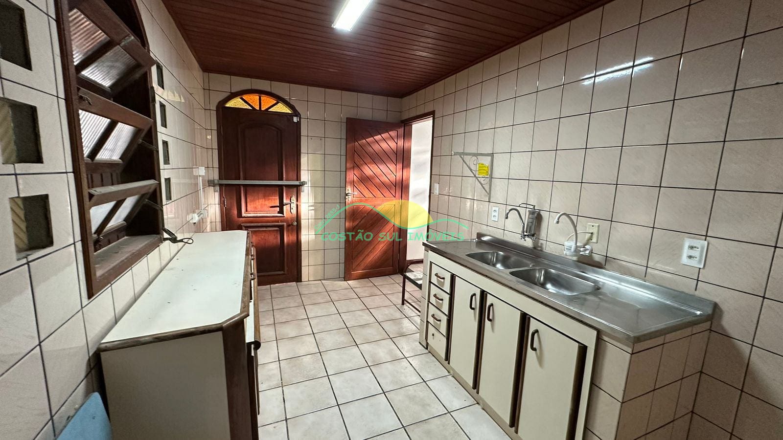 Casa à venda e aluguel com 3 quartos, 240m² - Foto 23