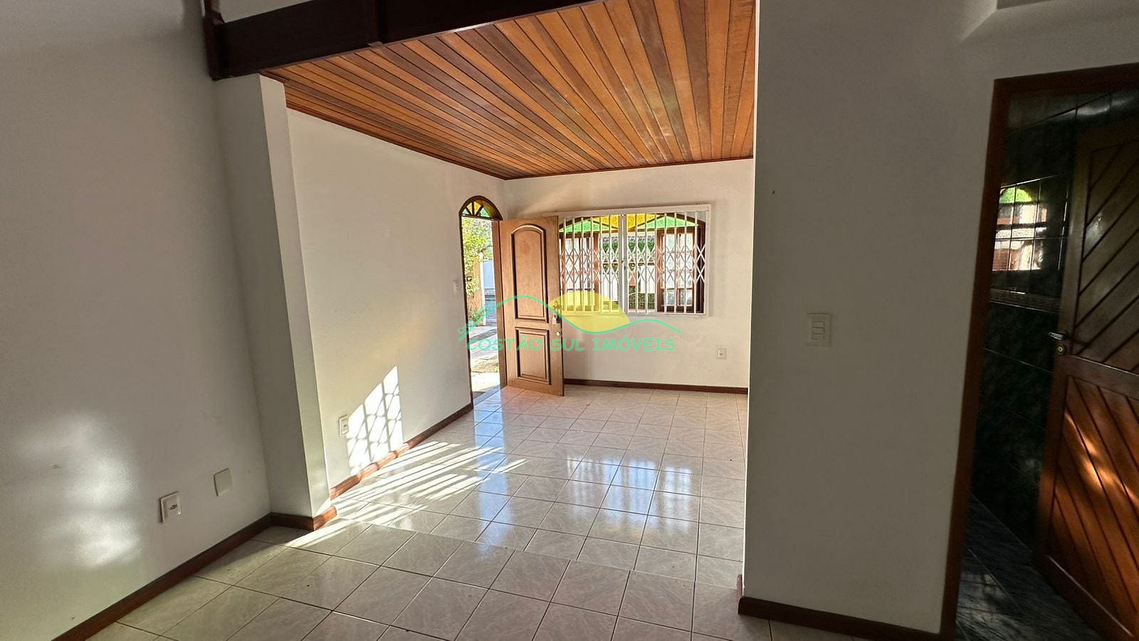 Casa à venda e aluguel com 3 quartos, 240m² - Foto 9