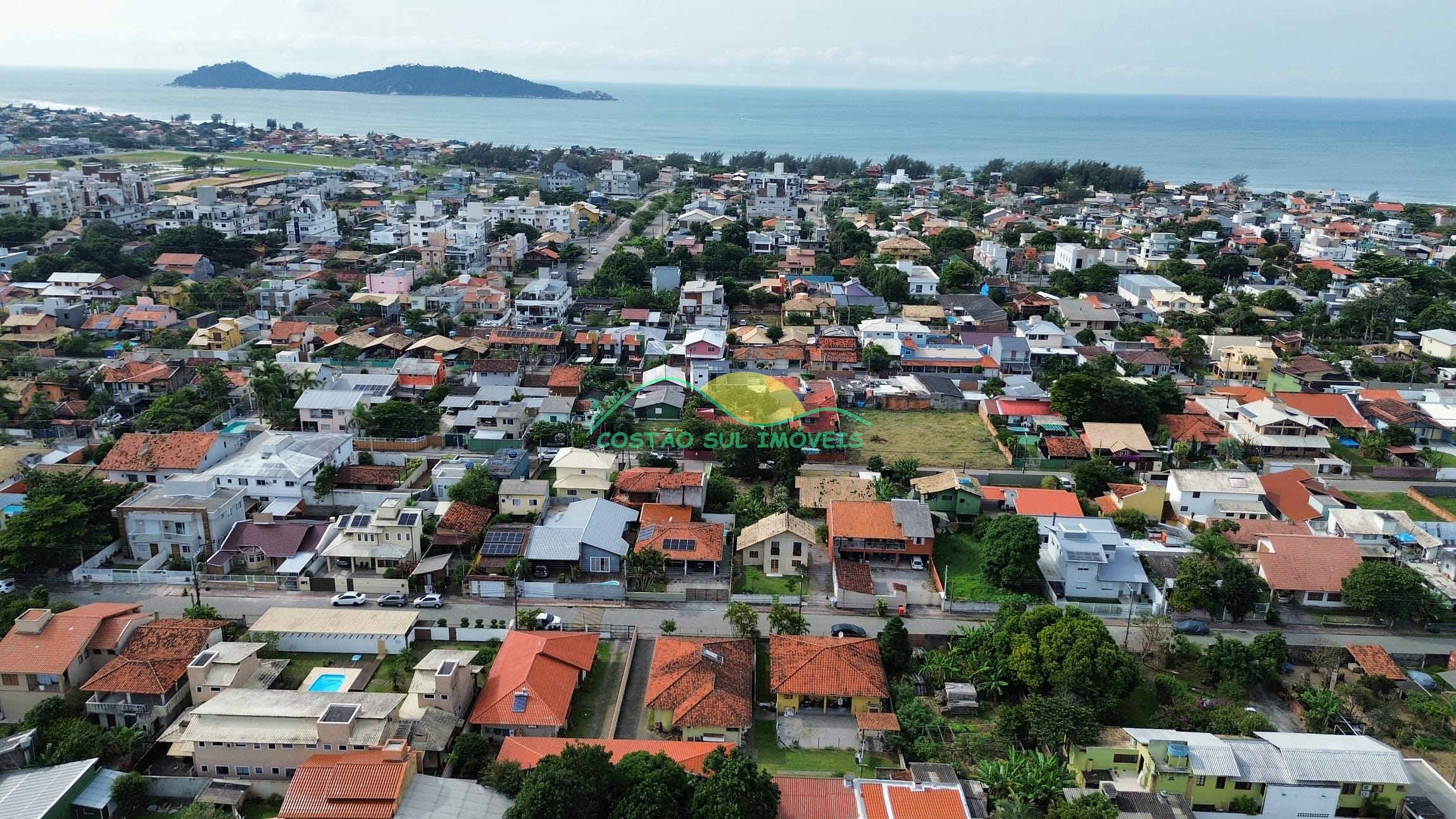 Casa à venda e aluguel com 3 quartos, 240m² - Foto 2