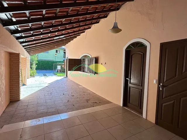 Casa com 600m² 3 quartos e 3 banheiros, à venda ou para alugar, no bairro Campeche em Florianópolis