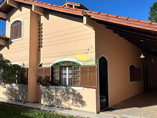 Casa com 600m² 3 quartos e 3 banheiros, à venda ou para alugar, no bairro Campeche em Florianópolis