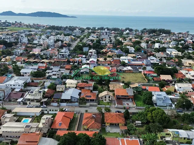Casa com 600m² 3 quartos e 3 banheiros, à venda ou para alugar, no bairro Campeche em Florianópolis