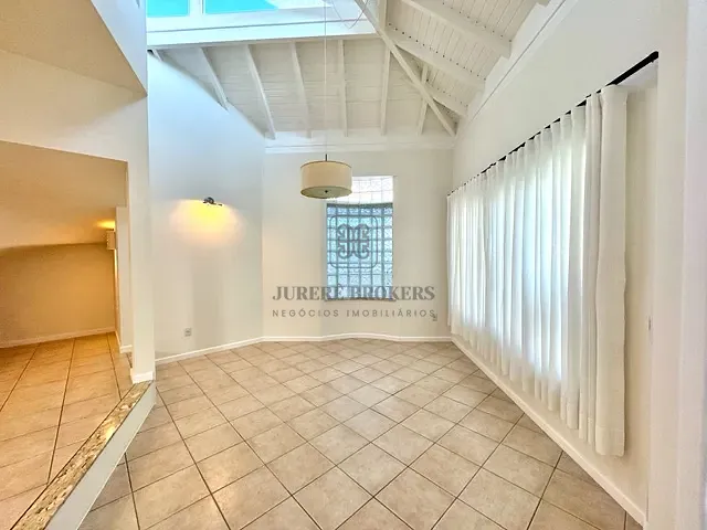 Casa 7 quartos e 5 banheiros, à venda, no bairro Jurerê Internacional em Florianópolis