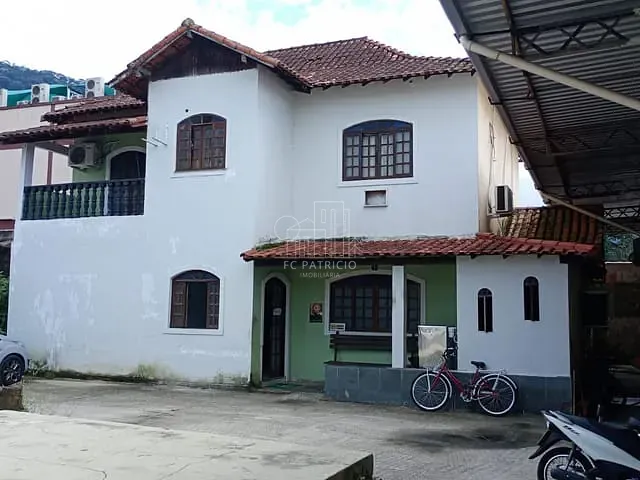 Casa com 720m² 5 quartos e 3 banheiros, à venda, no bairro Centro em Guapimirim