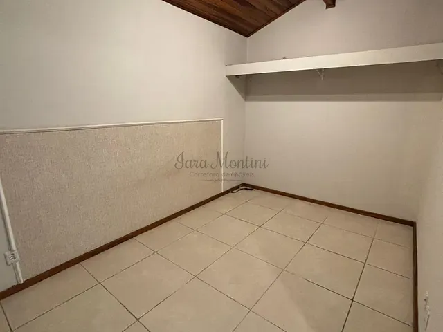 Casa 4 quartos e 2 banheiros, à venda, no bairro Jardim Caiapiá em Cotia
