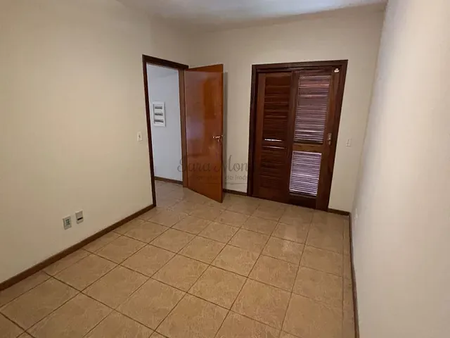 Casa 4 quartos e 2 banheiros, à venda, no bairro Jardim Caiapiá em Cotia
