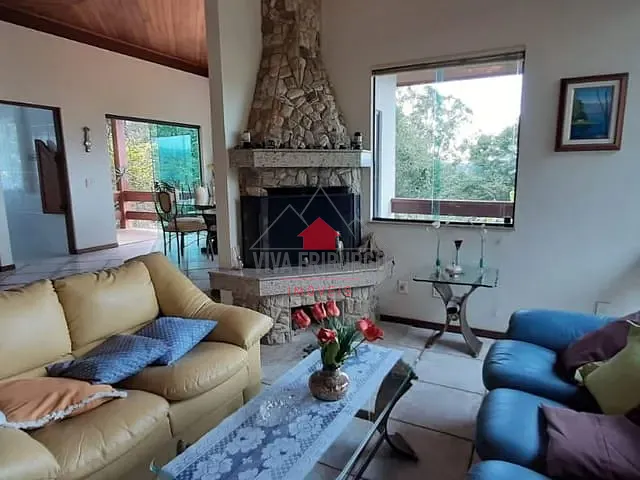 Casa com 1394m² 4 quartos e 5 banheiros, à venda, no bairro Vale dos Pinheiros em Nova Friburgo