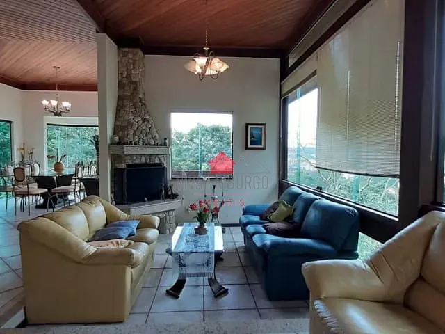 Casa com 1394m² 4 quartos e 5 banheiros, à venda, no bairro Vale dos Pinheiros em Nova Friburgo