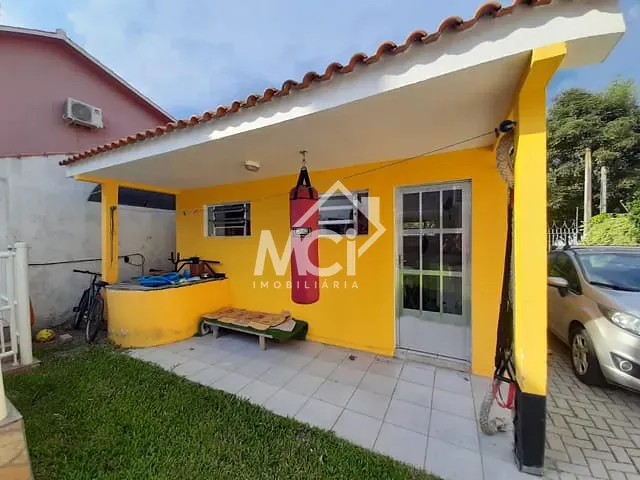 Casa com 300m² 3 quartos e 2 banheiros, à venda, no bairro Laranjal em Pelotas