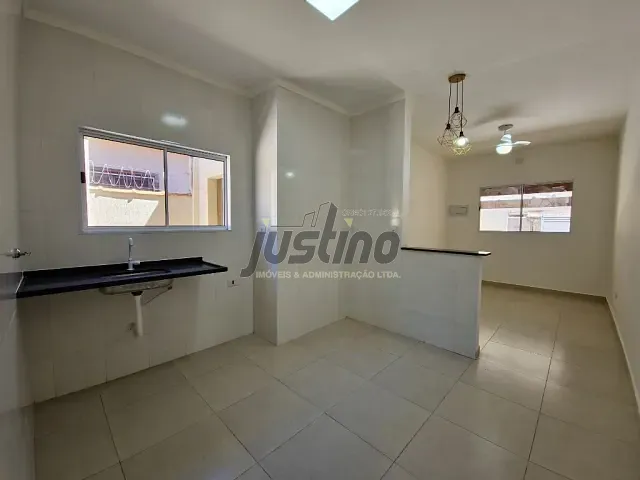 Casa com 130m² 2 quartos e 1 banheiro, à venda, no bairro Balneário Tropical em Itanhaém