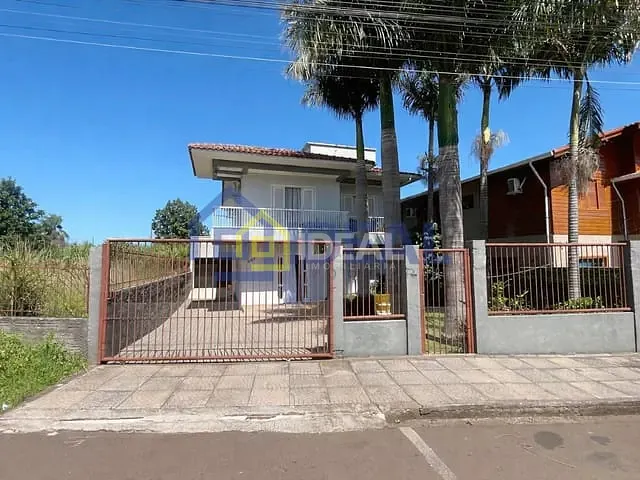Casa com 240m² 4 quartos e 3 banheiros, à venda, no bairro Floresta em Concórdia
