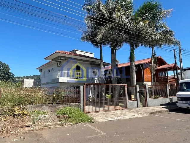 Casa com 240m² 4 quartos e 3 banheiros, à venda, no bairro Floresta em Concórdia