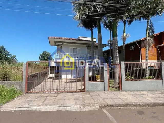 Casa com 240m² 4 quartos e 3 banheiros, à venda, no bairro Floresta em Concórdia