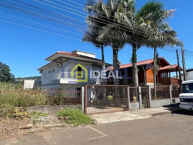 Casa com 240m² 4 quartos e 3 banheiros, à venda, no bairro Floresta em Concórdia