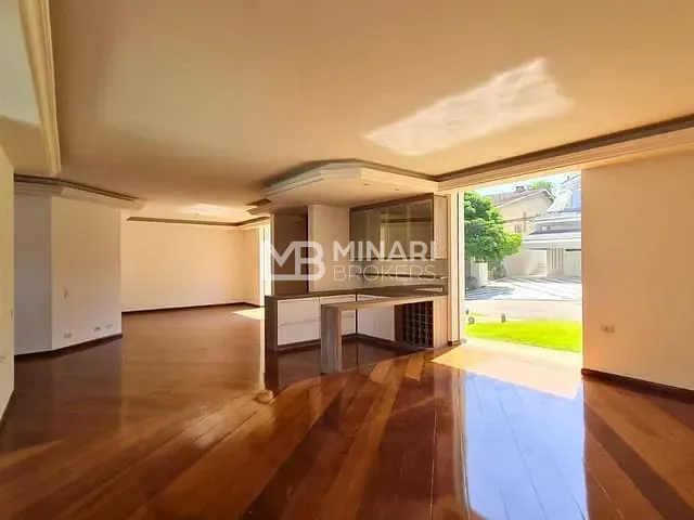 Casa com 850m² 4 quartos e 8 banheiros, à venda, no bairro Alphaville em Santana de Parnaíba