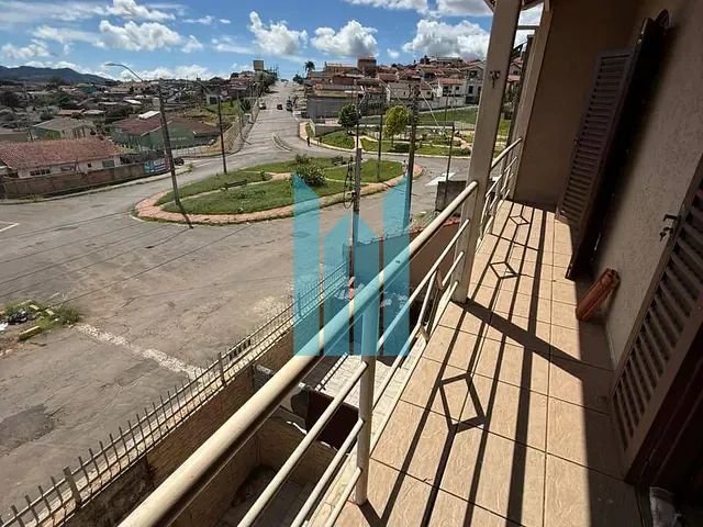 Casa com 208m² 4 quartos e 1 banheiro, à venda, no bairro Parque São Sebastião em Poços de Caldas