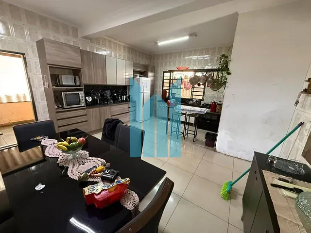 Casa com 208m² 4 quartos e 1 banheiro, à venda, no bairro Parque São Sebastião em Poços de Caldas
