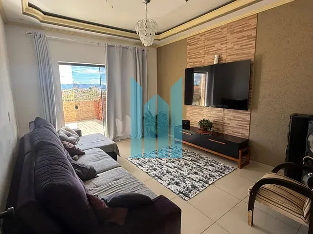 Casa com 208m² 4 quartos e 1 banheiro, à venda, no bairro Parque São Sebastião em Poços de Caldas