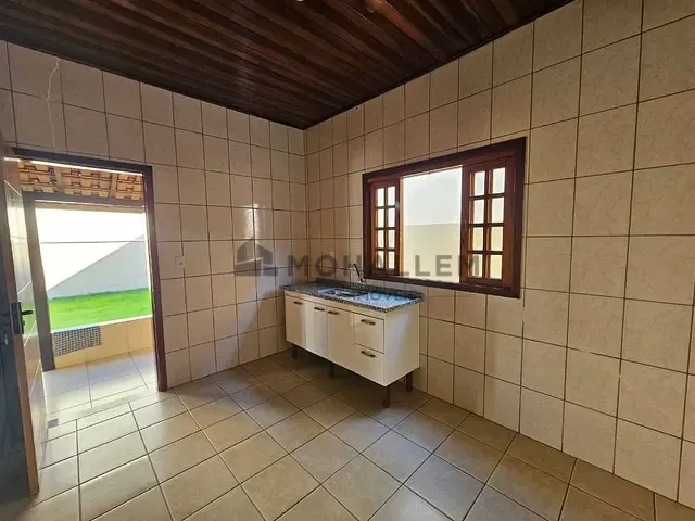 Casa com 330m² 3 quartos e 2 banheiros, à venda, no bairro Centro em Piranguinho