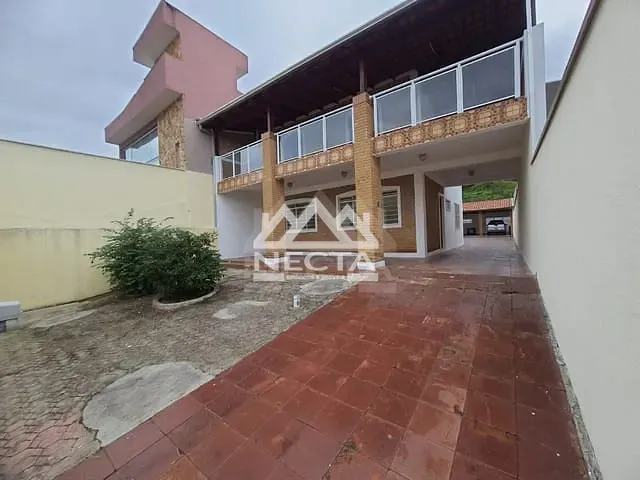 Casa com 232m² 5 quartos e 3 banheiros, à venda, no bairro Centro em Caraguatatuba