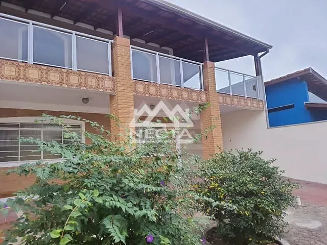 Casa com 232m² 5 quartos e 3 banheiros, à venda, no bairro Centro em Caraguatatuba