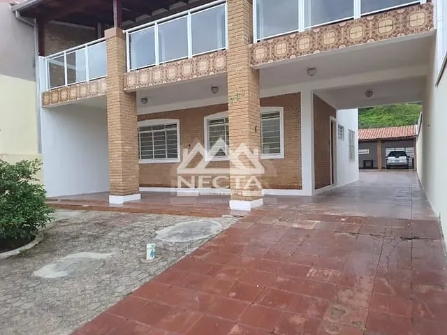Casa com 232m² 5 quartos e 3 banheiros, à venda, no bairro Centro em Caraguatatuba