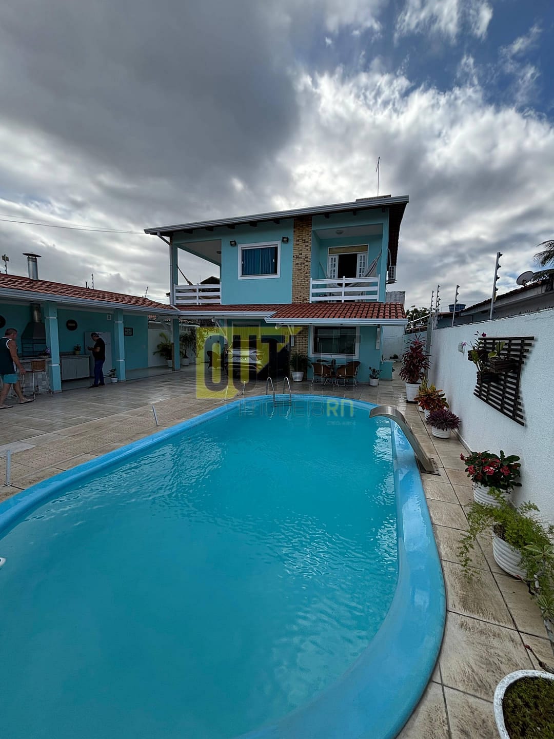 Casa à venda com 3 quartos, 230m² - Foto 1