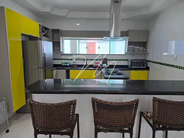 Casa 5 quartos e 5 banheiros, à venda, no bairro Nossa Senhora da Vitória em Ilhéus