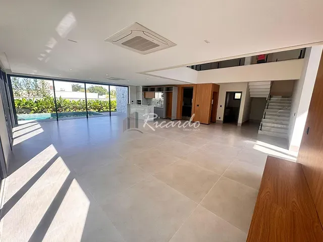 Casa com 510m² 5 quartos e 7 banheiros, à venda, no bairro Alphaville Flamboyant Residencial Araguaia em Goiânia