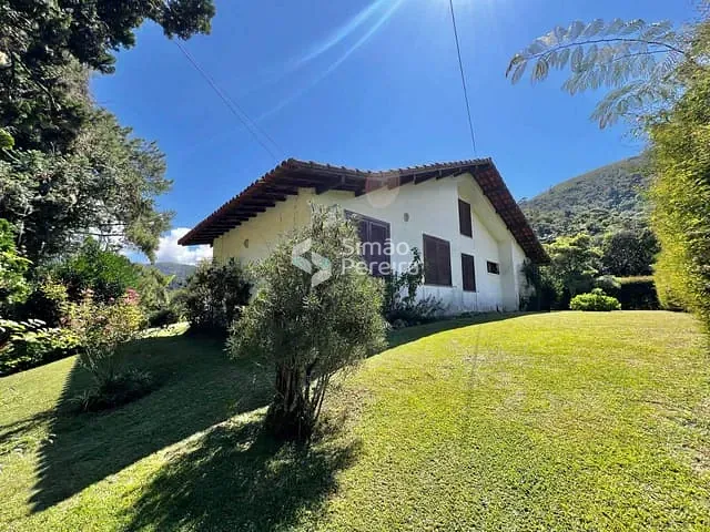 Casa com 2880m² 4 quartos e 3 banheiros, à venda, no bairro Corrêas em Petrópolis