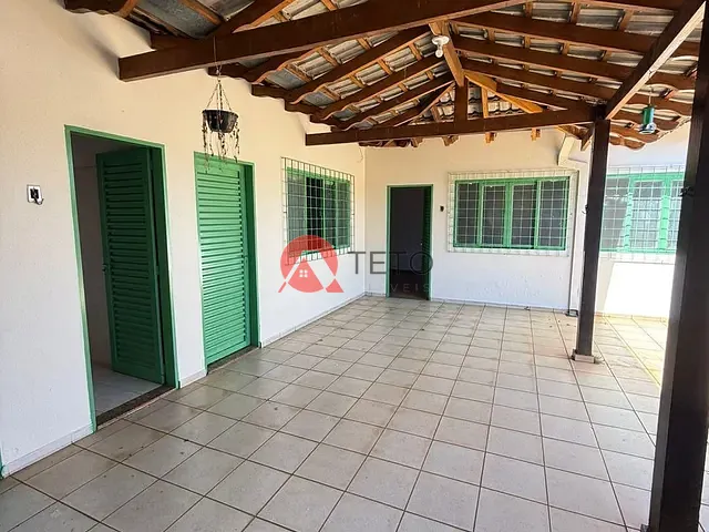 Casa com 300m² 3 quartos e 4 banheiros, para alugar, no bairro Jardim Guaporé em Maringá