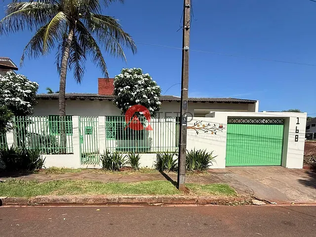 Casa com 300m² 3 quartos e 4 banheiros, para alugar, no bairro Jardim Guaporé em Maringá