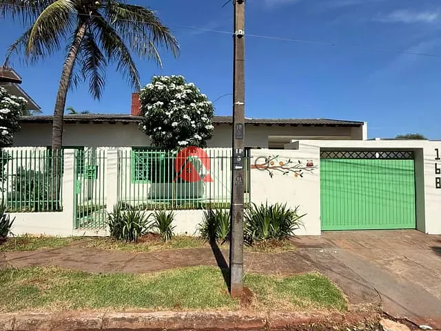 Casa com 300m² 3 quartos e 4 banheiros, para alugar, no bairro Jardim Guaporé em Maringá