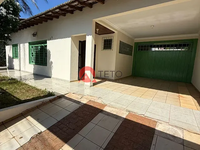 Casa com 300m² 3 quartos e 4 banheiros, para alugar, no bairro Jardim Guaporé em Maringá