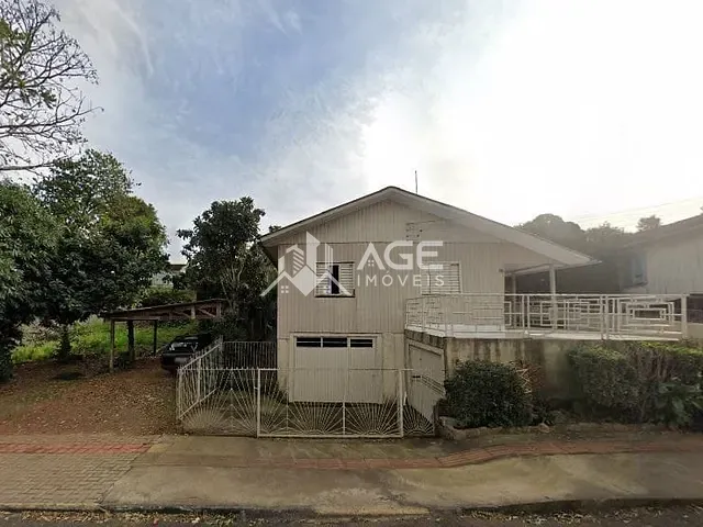 Casa 6 quartos e 2 banheiros, à venda, no bairro Jabuticabal em Erechim