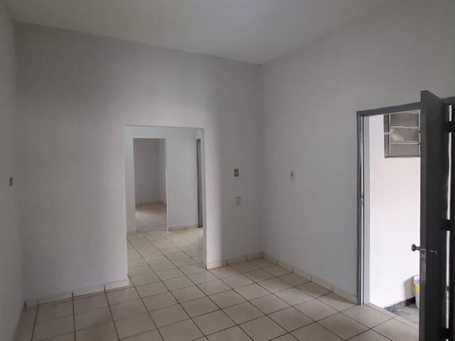 Casa 4 quartos e 1 banheiro, à venda, no bairro Setor dos Funcionários em Goiânia
