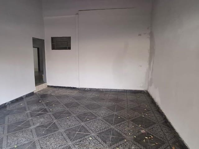 Casa 4 quartos e 1 banheiro, à venda, no bairro Setor dos Funcionários em Goiânia