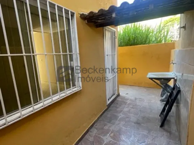 Casa 2 quartos e 2 banheiros, para alugar, no bairro Retiro em Volta Redonda