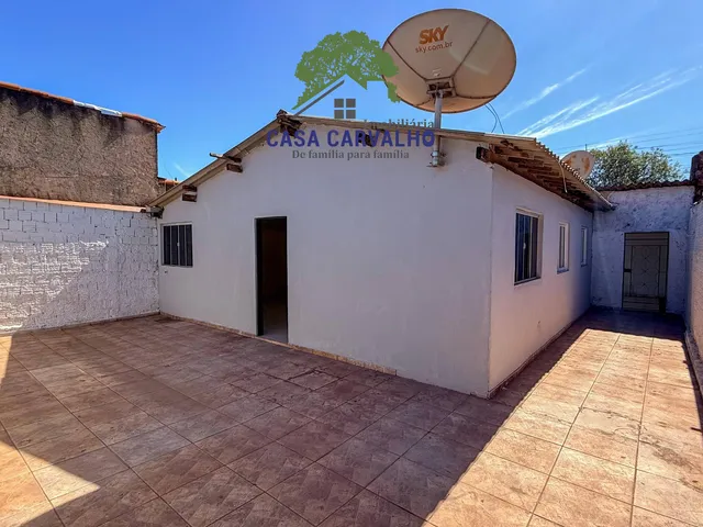 Casa 4 quartos e 2 banheiros, para alugar, no bairro Almirante tamandare/COAB em Ladário