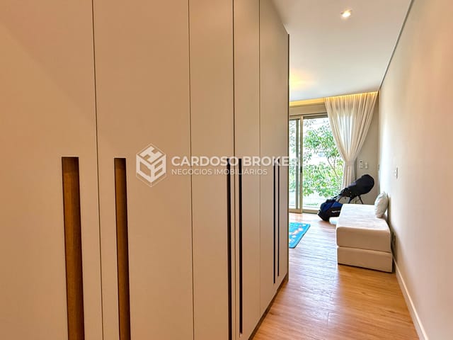 Casa com 576m² 4 quartos e 6 banheiros, à venda, no bairro Alphaville em Santana de Parnaíba