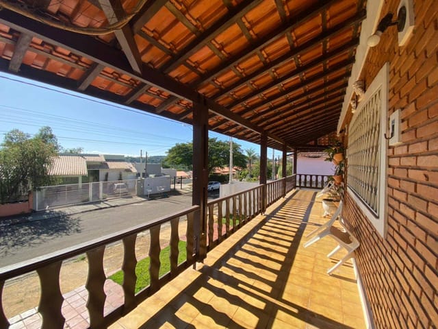 Foto do Casa - Casa à Venda em Águas de São Pedro, SP – 3 Quartos, Área Social Completa com Piscina e Churrasqueira, Ideal para Moradia de Luxo! | PiraHost Soluções de Negócios Ltda