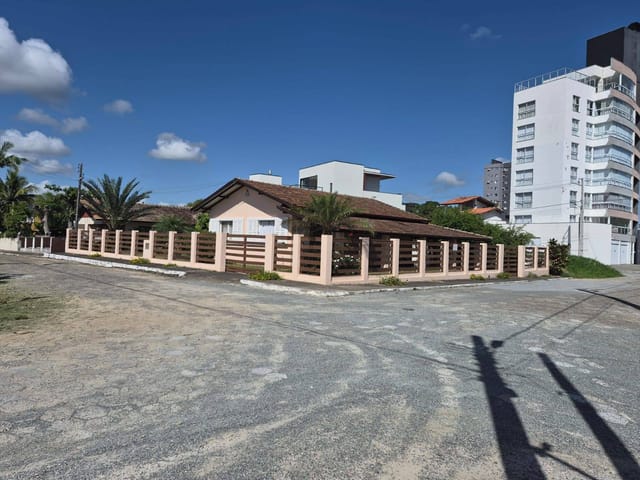 Casa com 504m² 3 quartos e 2 banheiros, à venda, no bairro Centro em Penha