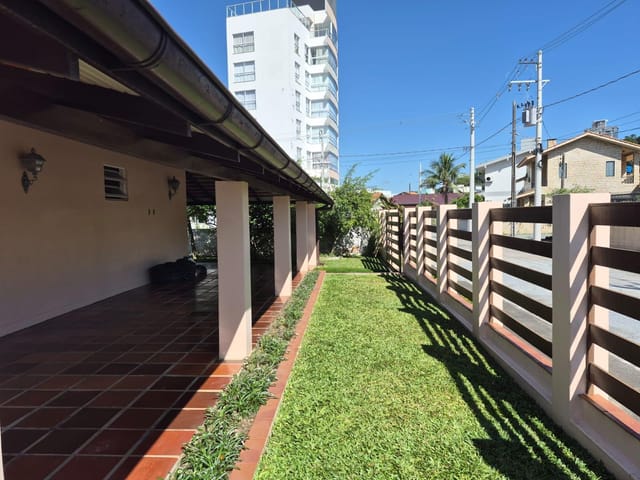 Casa com 504m² 3 quartos e 2 banheiros, à venda, no bairro Centro em Penha