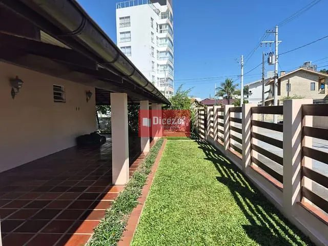 Casa com 504m² 3 quartos e 2 banheiros, à venda, no bairro Centro em Penha