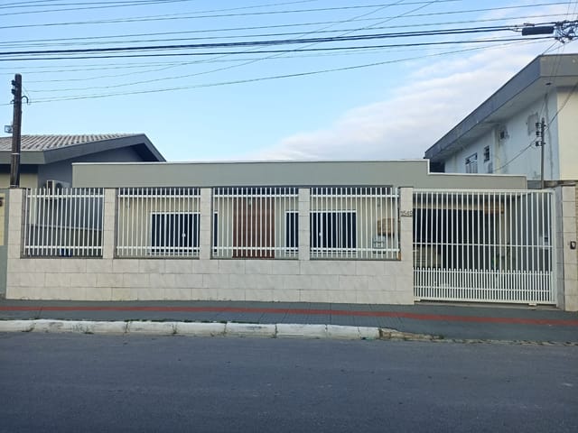 Casa 4 quartos e 2 banheiros, à venda, no bairro Cordeiros em Itajaí