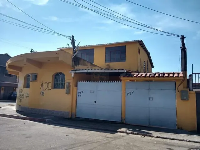 Casa com 200m² 14 quartos e 8 banheiros, à venda, no bairro Trindade em São Gonçalo