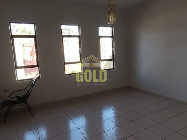 Casa 3 quartos e 3 banheiros, à venda, no bairro Leonor em Londrina